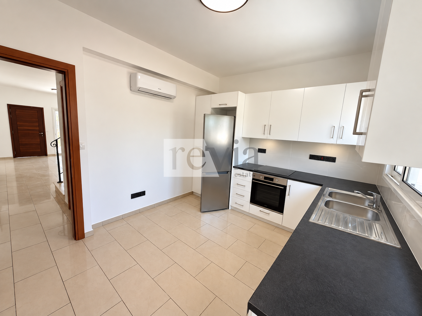 2593209 – Semi-detached For rent, Mouttagiaka, 120 sq.m., €2.500